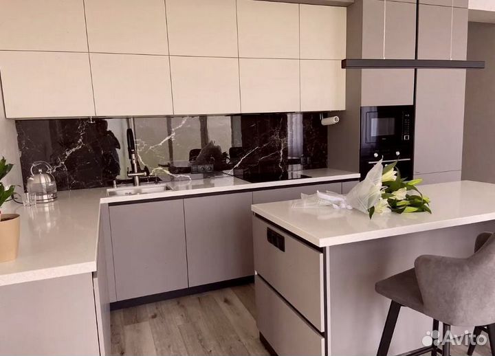 Кухня угловая под заказ новая