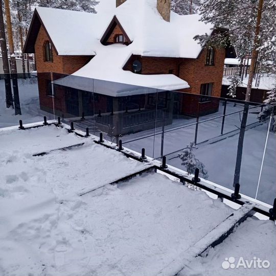 Стеклянные ограждения балкона и террасы