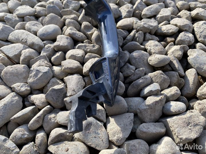 Правая ручка двери Mercedes C W204 код краски 779