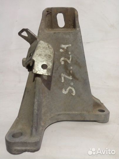 Кронштейн опоры двигателя правый Suzuki Grand