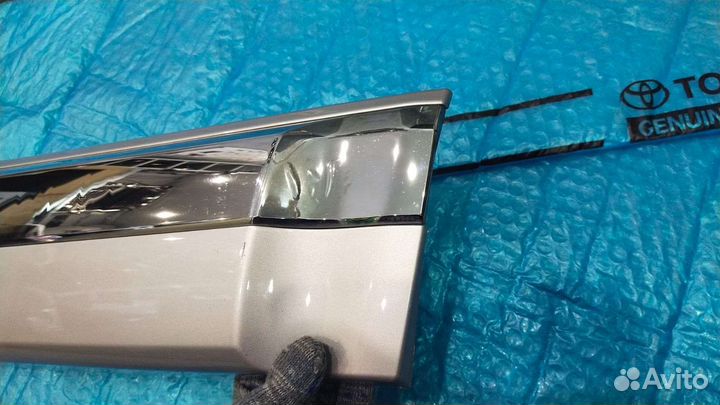 Молдинг Ленд Крузер200 задней правой двери серебро