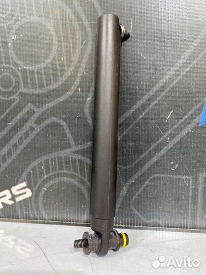 Амортизатор багажника задний Bmw X5 E53 M54B30