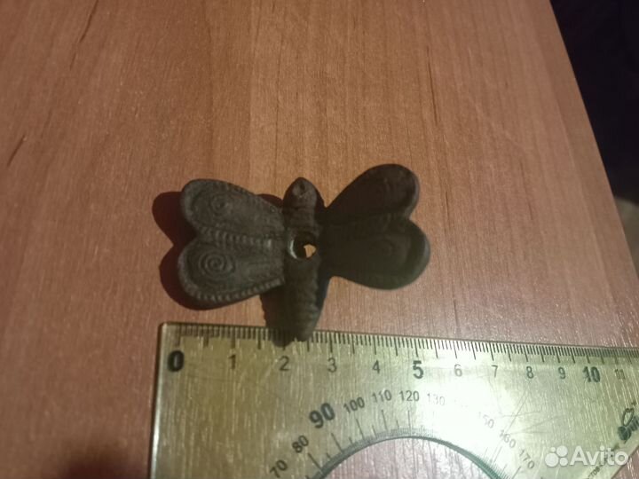 Стрекоза артефакт найден в раскопках