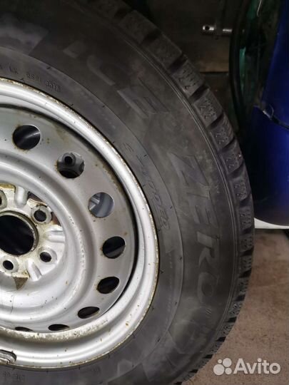 Pirelli Ice Zero 215/65 R16 102T