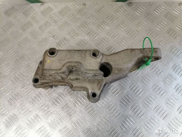 Кронштейн двигателя Volkswagen New Beetle 1.4 16V