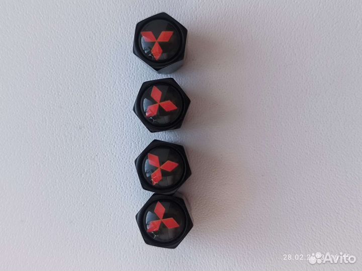 Колпачки на колёса Мицубиси