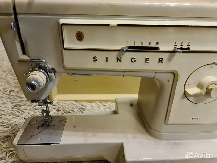 Швейная автоматическая машинка Singer 527