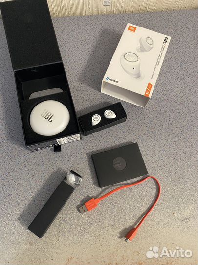 Новые наушники JBL Free