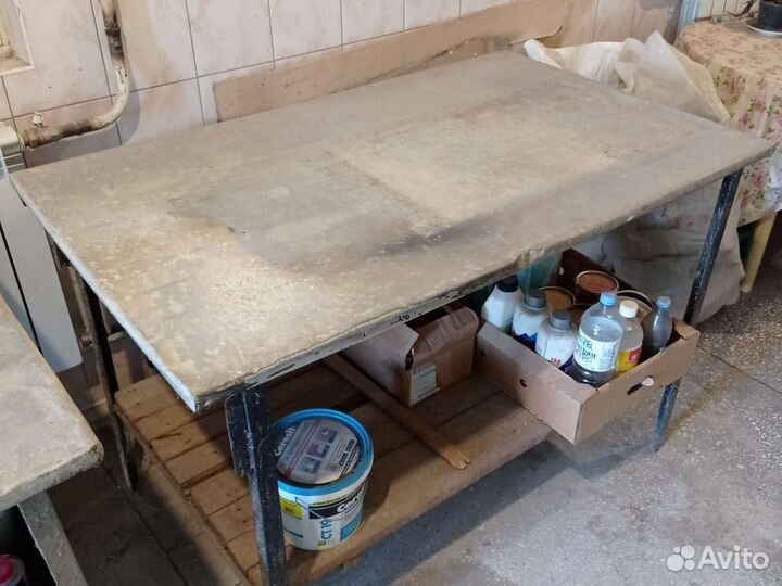 Кухонный стол с покрытием из пищевого алюминия