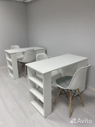 Рабочее место мастера маникюра и бровиста