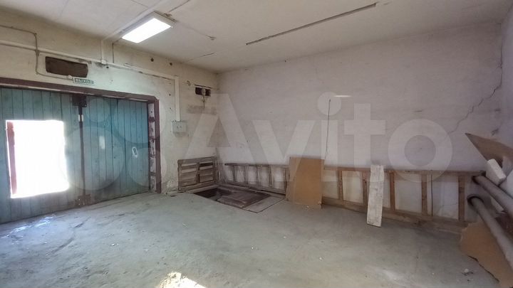 Гараж, > 30 м²