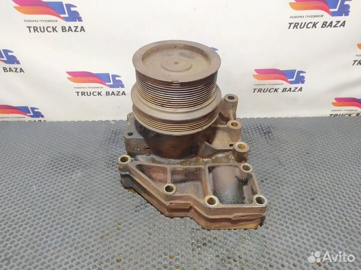 4920465 Насос водяного охлаждения Volvo VNL