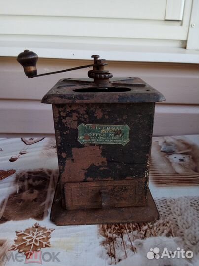 Кофемолка старинная