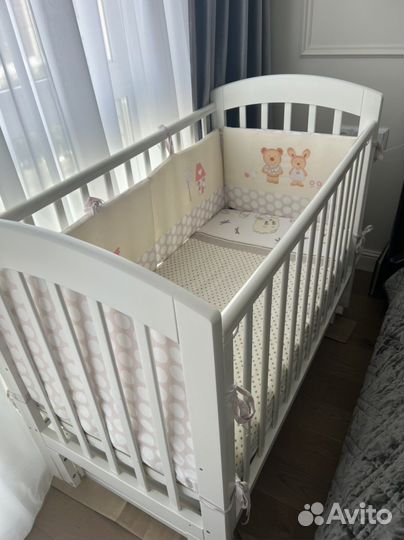 Детская кроватка с поперечным маятником и матрас
