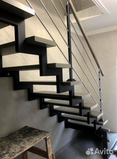 Прямая лестница на металлокаркасе