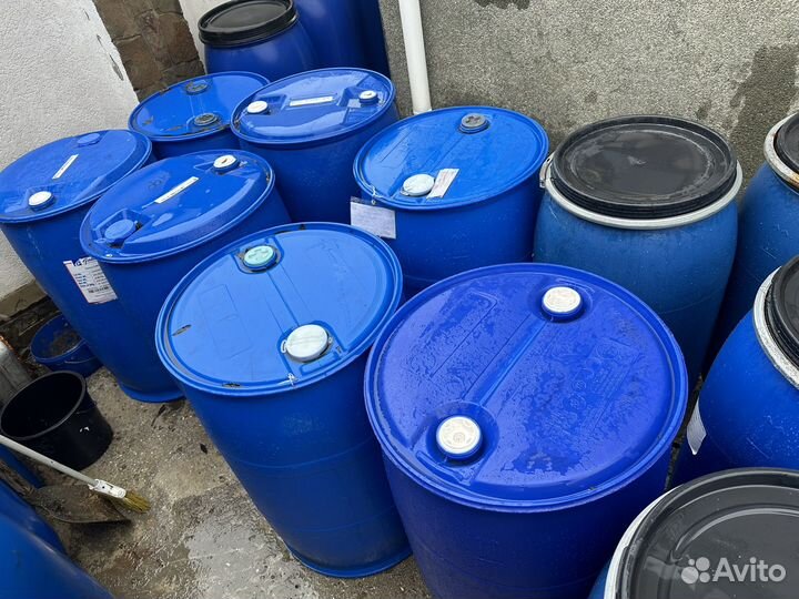 Бочки пластиковые 227 литров с двумя пробками