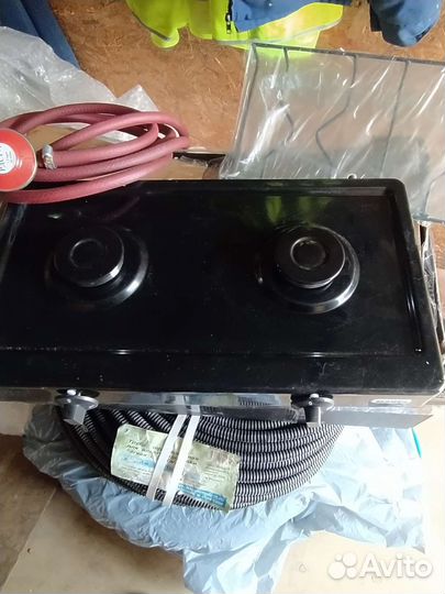 Газовая плита новая и баллон 5 литроввй