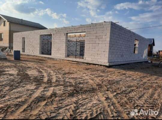 Строительная бригада возможно с нашим материалом