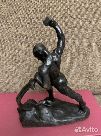 Статуэтка перекуем мечи на оралы