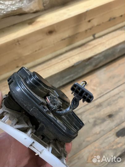 Электропривод зеркала правого с памятью