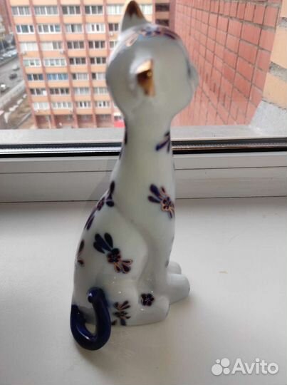 Статуэтка кошка