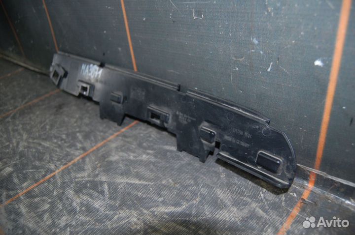 Накладка радиатора правая -Mercedes-Benz GLA- X156