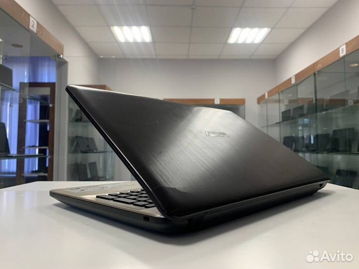 Игровой ноутбук Asus (Core i3-6th/ 8gb/ 920M/ SSD)