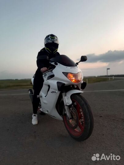 Honda cbr600f4