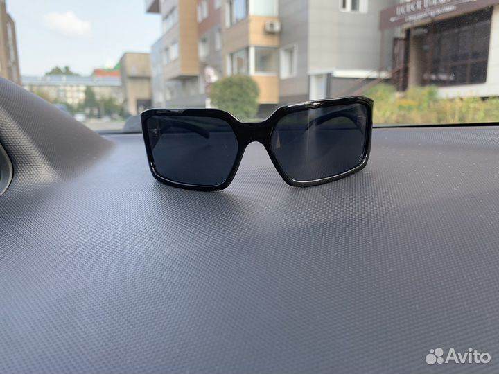 Очки солнцезащитные