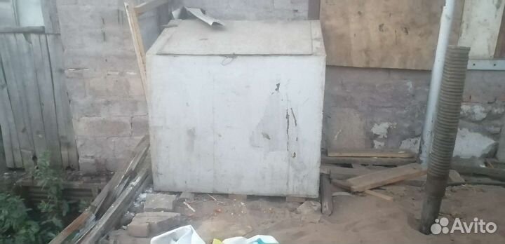 Бак для хранения зерна, или других сыпучих кормов