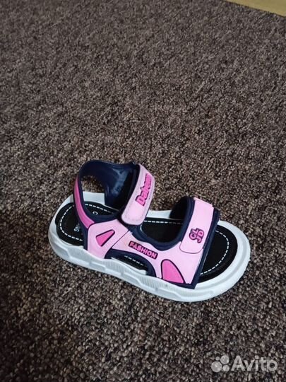 Сандали новые 26,28