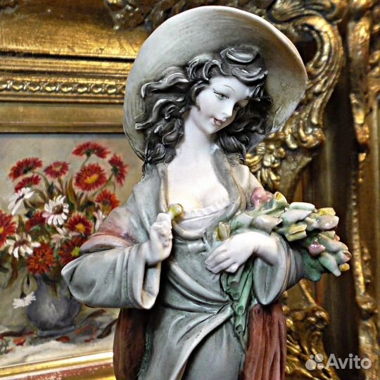 Bruno Merli.Красавица с цветами.Статуэтка.Италия