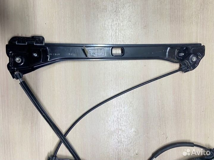 Стеклоподъемник передний правый Skoda Rapid NH3