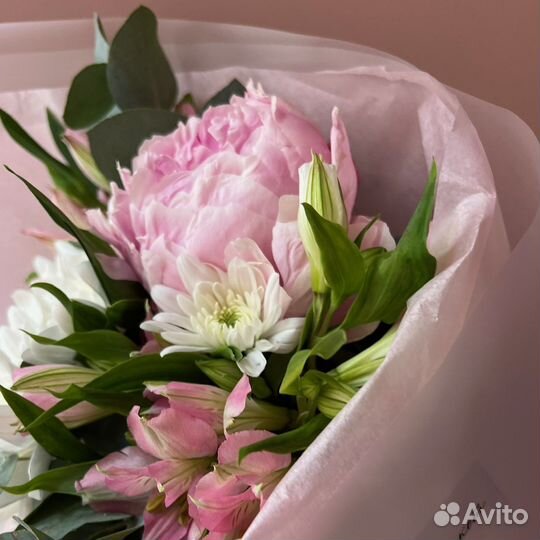 Букет цветов «Капкейк» (пион, альстромерия)