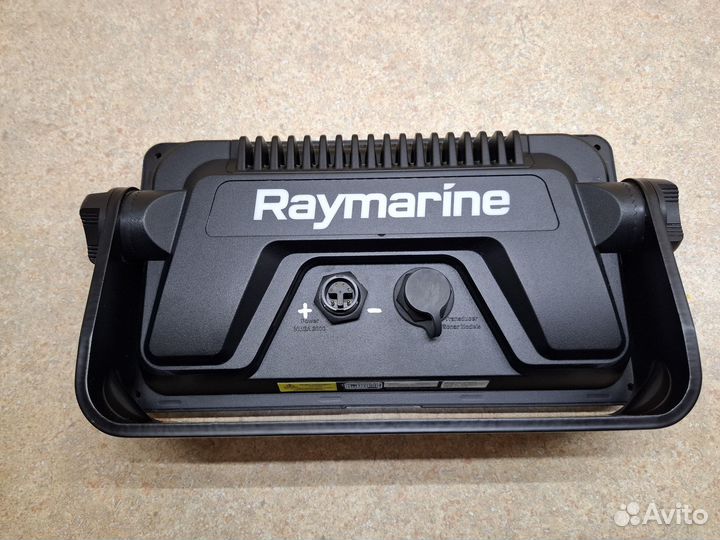 Эхолот Raymarine Element 9HV с датчиком HV-100 3D