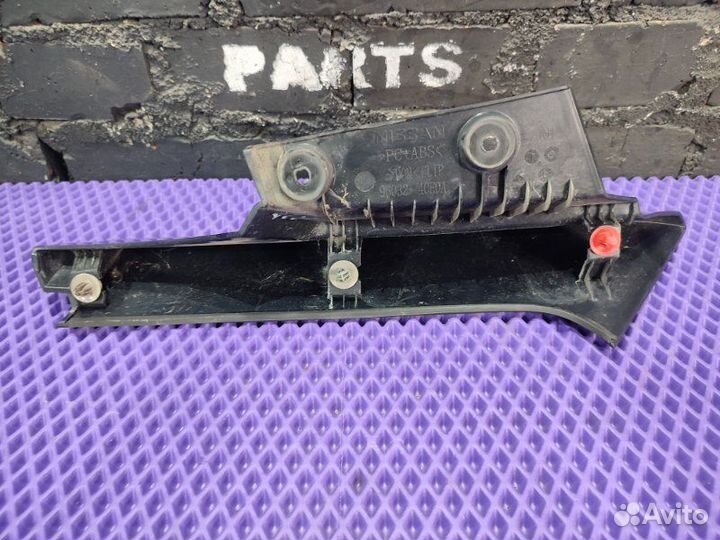 Накладка на стоп-сигнал задняя правая Nissan