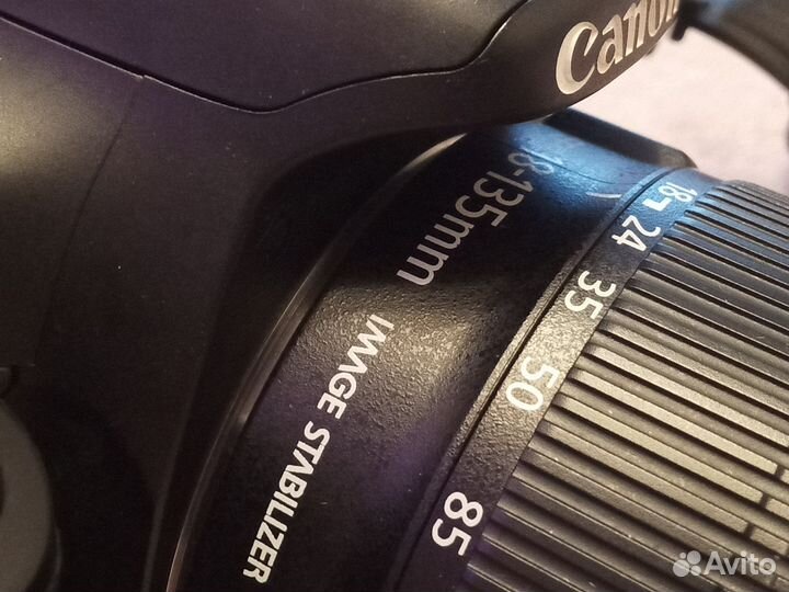 Зеркальный фотоаппарат Canon 550D