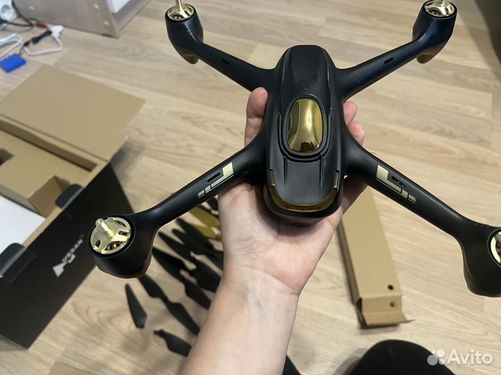 Квадрокоптер hubsan x4 fpv brushless