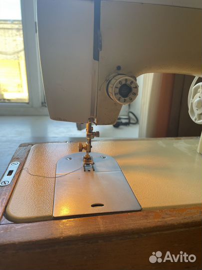 Швейная машинка чайка 142м