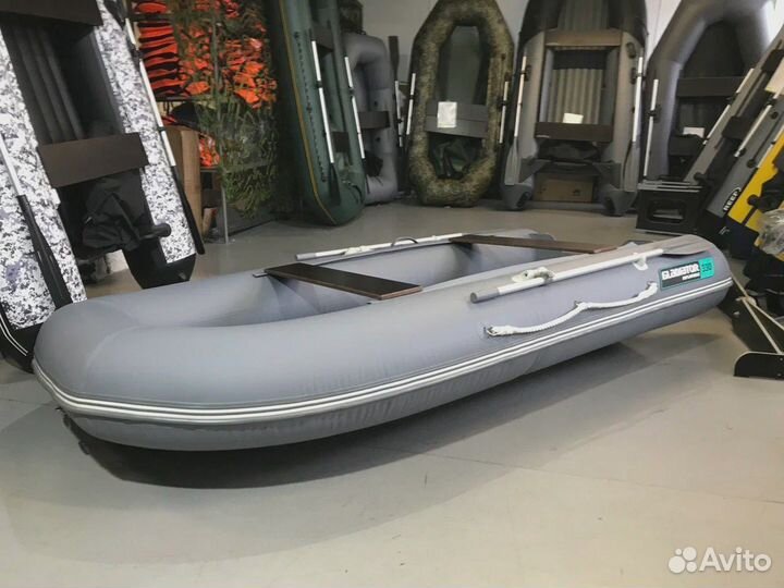 Лодка Gladiator E 330 S; серая