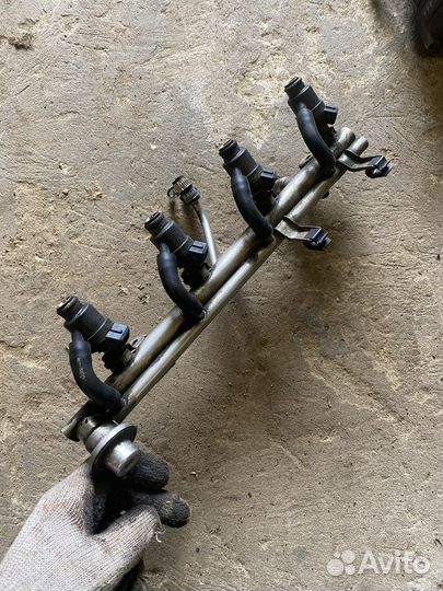 Топливная рампа в сборе bmw e46 m43b19