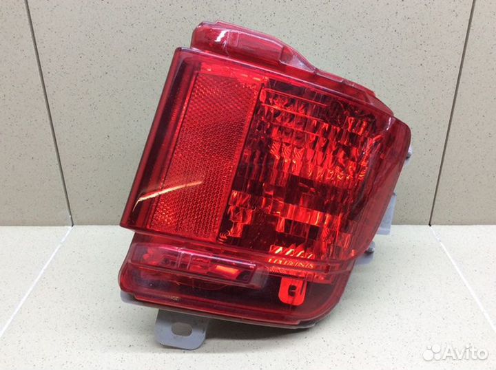 Фонарь задний в бампер задний правый Toyota Land