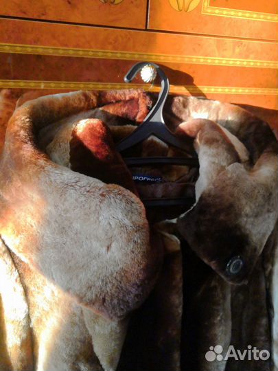 Шуба мутоновая с капюшоном короткая