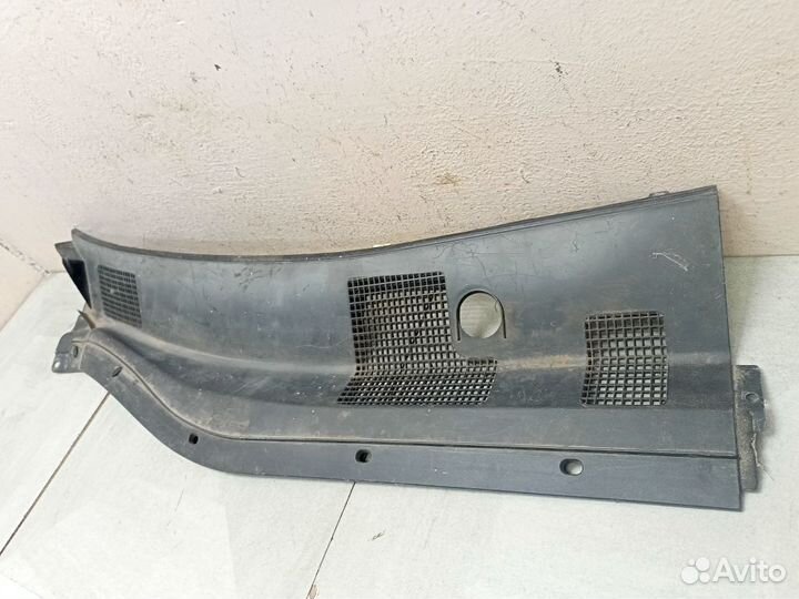 Водосток лобового стекла (жабо)