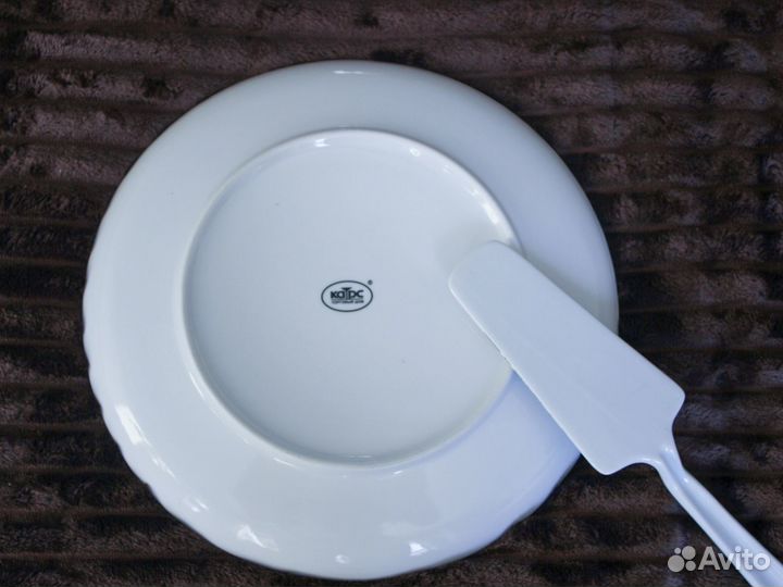 Блюдо для торта с лопаткой из фарфора