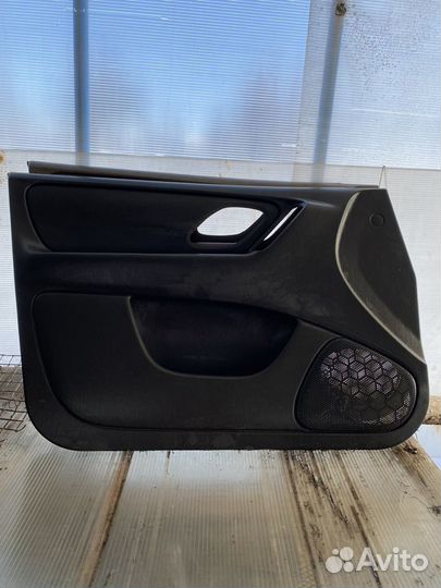 Обшивка дверей передняя левая escape