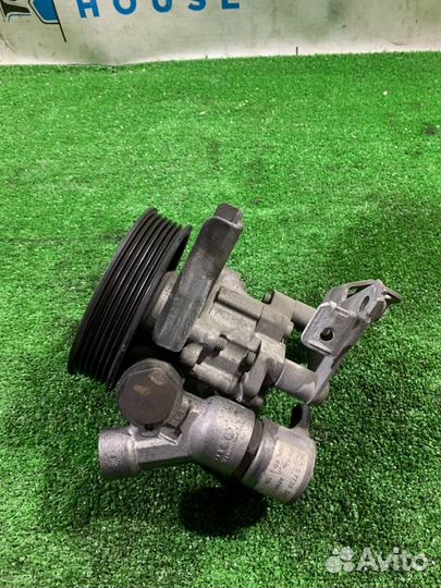 Насос гура Bmw 5 E60 M54B30 2004