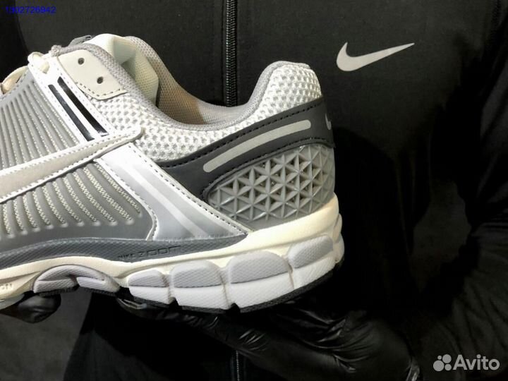 Кроссовки Nike Air Zoom Vomero 5