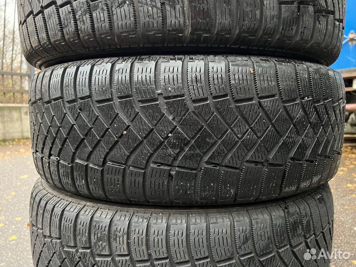 Pirelli Ice Zero 215/65 R17