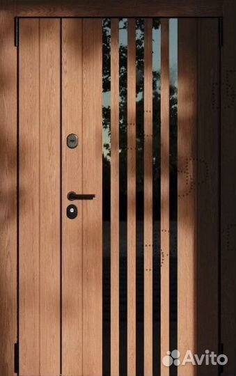 Уличная металлическая входная дверь в дом